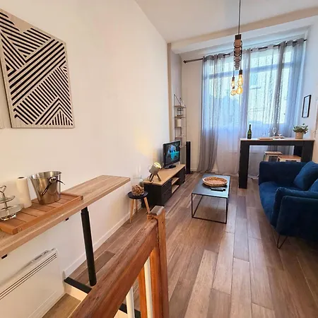 Paulin Cosy Et Confortable Proche Centre דירה